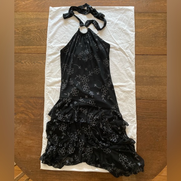 Black halter party dress with silver flower detailing size juniors small - Picture 4 of 4